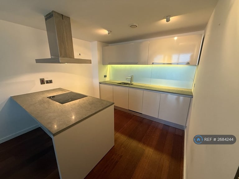 2 bedroom flat in Deansgate, Manchester, M3 (2 bed) (#2684244)