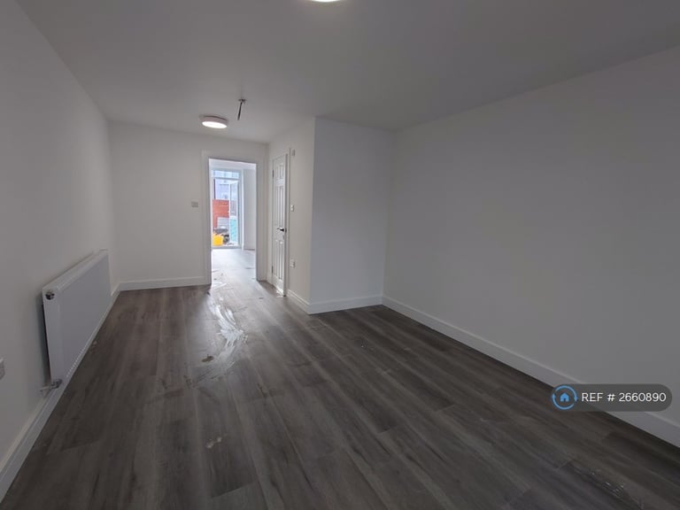 1 bedroom flat in Swindon Close, Ilford, IG3 (1 bed) (#2660890)