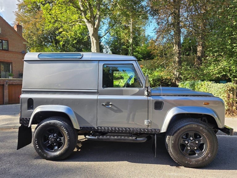 2010 Land Rover Defender 90 2.4 TDCi Hard Top SUV 4WD SWB Euro 4 3dr SUV Diesel Manual