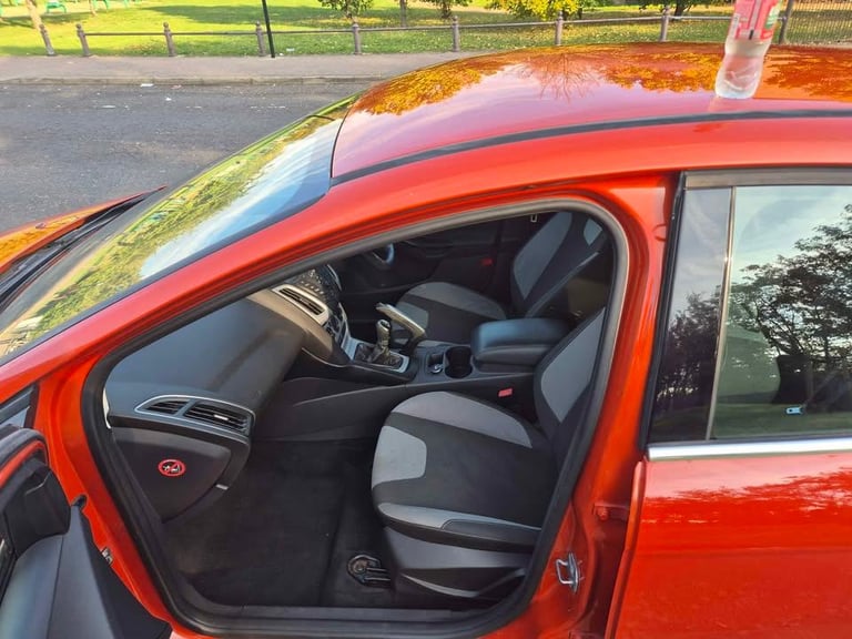 LOVELY FORD FOCUS 2011 61, 1.6 ZETEC, 5 DOOR HATCHBACK MANUAL, LONG MOT, £1995