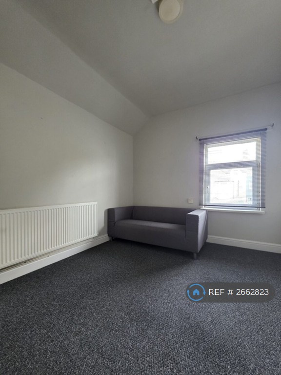 3 bedroom flat in Claude Road, Cardiff, CF24 (3 bed) (#2662823)