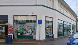 Retail Corner Window Shop Unit in Shop Centre (MELTON MOWBRAY)Leicestershire 