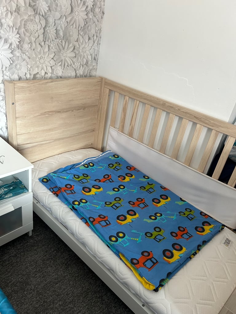 image for Mamas and papas cot/bed