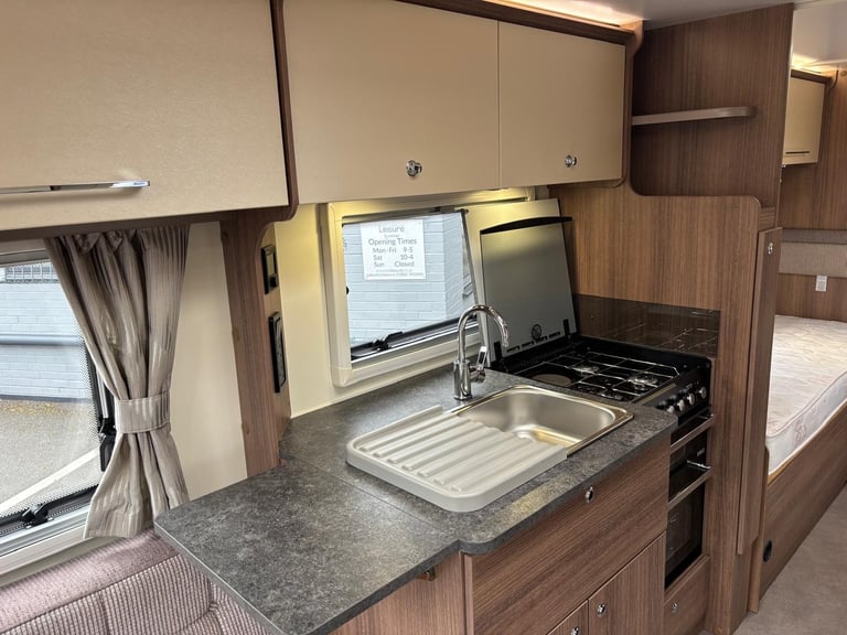 2019 Bailey Phoenix Vogue 642 SE Fixed Beds, End Washroom, 12 Months Warranty