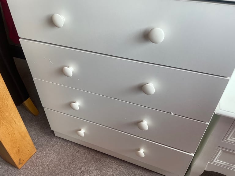 image for Assembled white drawers 