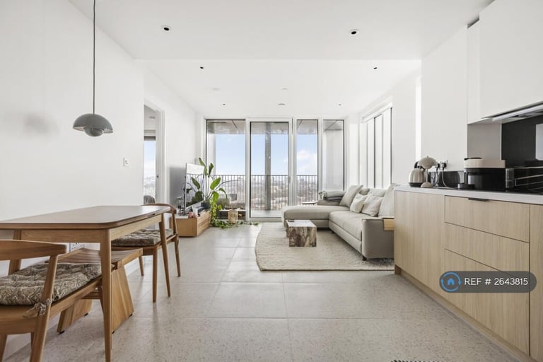 image for 2 bedroom flat in Bouchon Point, London, E1 (2 bed) (#2643815)