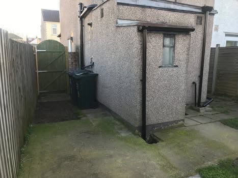 Stunning 2 Bed, 2 Reception End-of-Terrace house in Dartford 