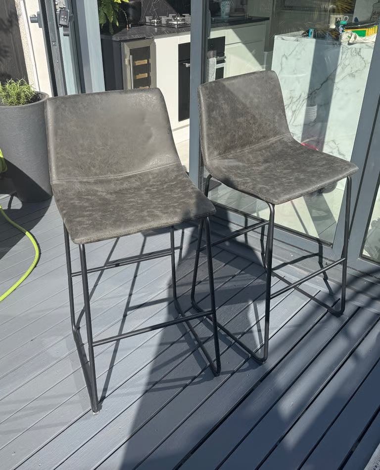 2 x Kitchen Bar Stools - Near new! 