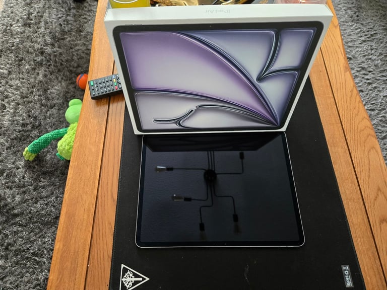 image for Pre owned Box Ipad Air 11" M2 256gb