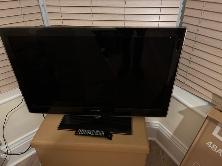 Samsung tv 35 inch 