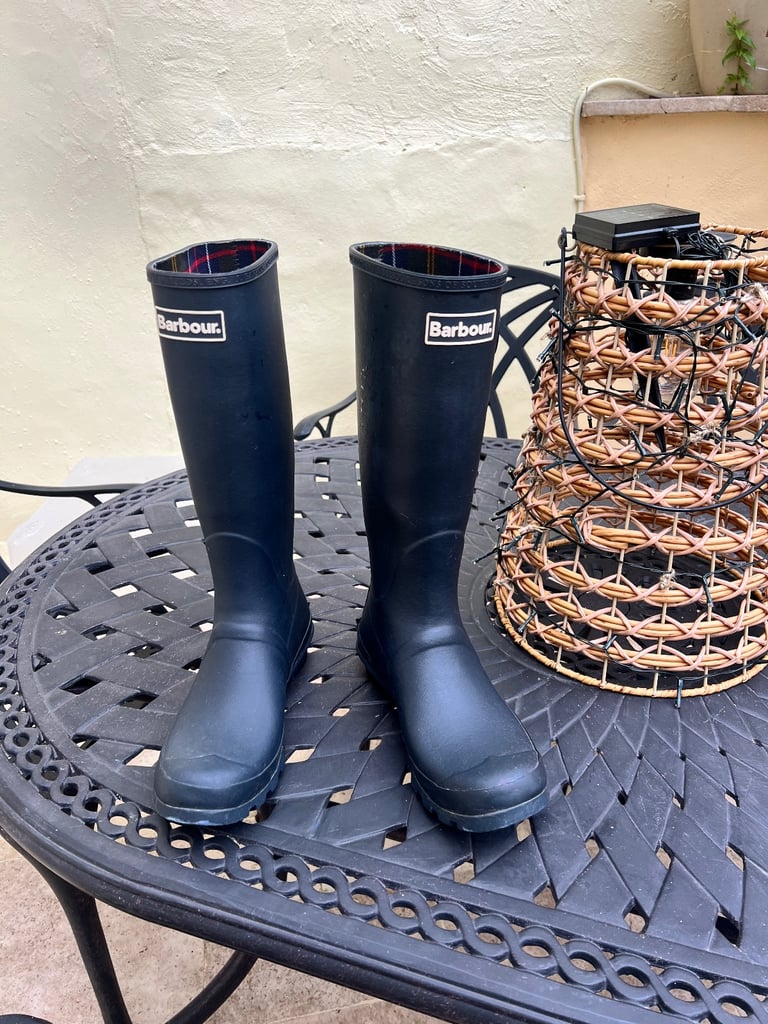 image for Barbour navy wellingtons size 8