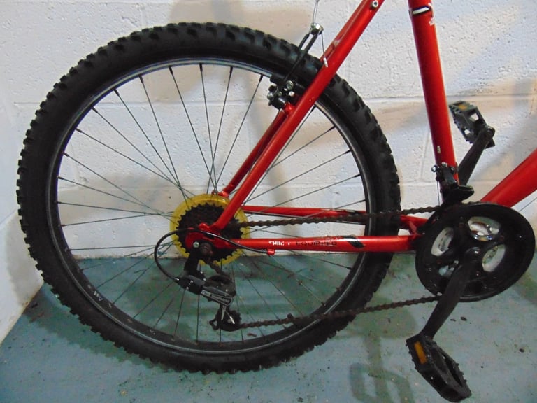 Apollo Feud (01 inch frame) Hardtail Mountain Bike (free local delivery)