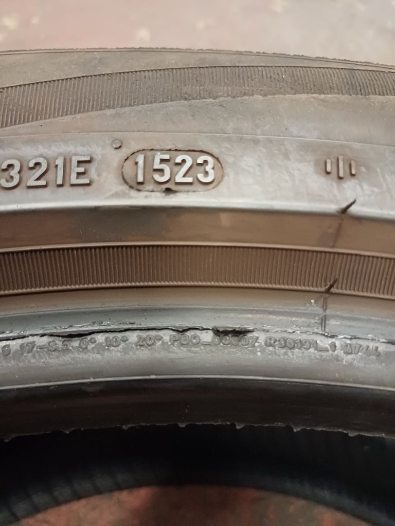 1x 285 40 22 Pirelli Tyre