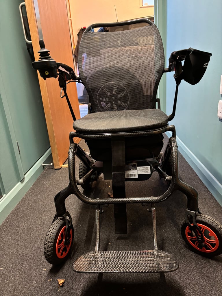 Lightweight foldable electric wheelchair
