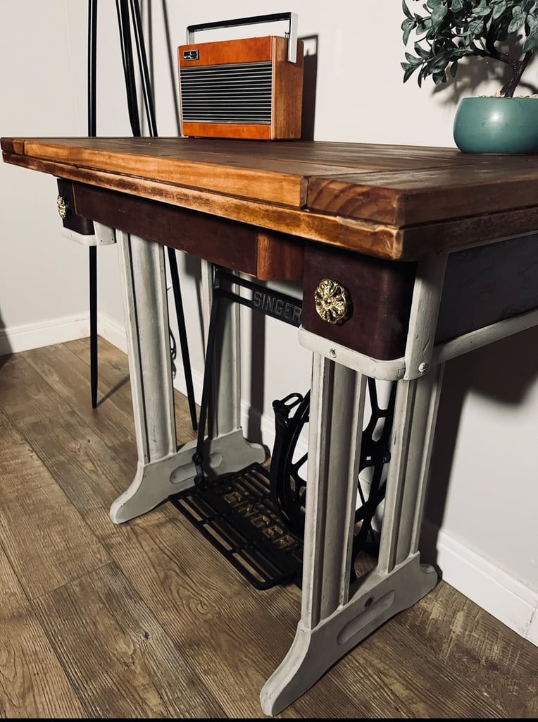 Stunning retro/industrial style fully refurbished Singer sewing machine/desk/console table