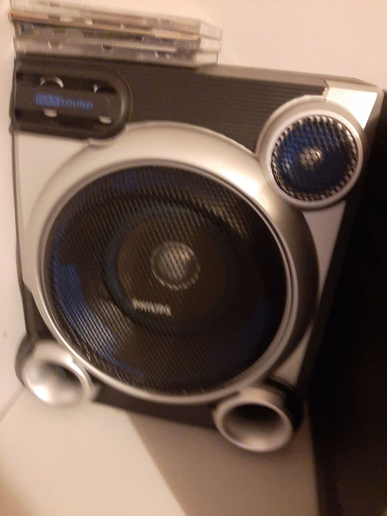 Phillips mp3 3cd changer hifi system