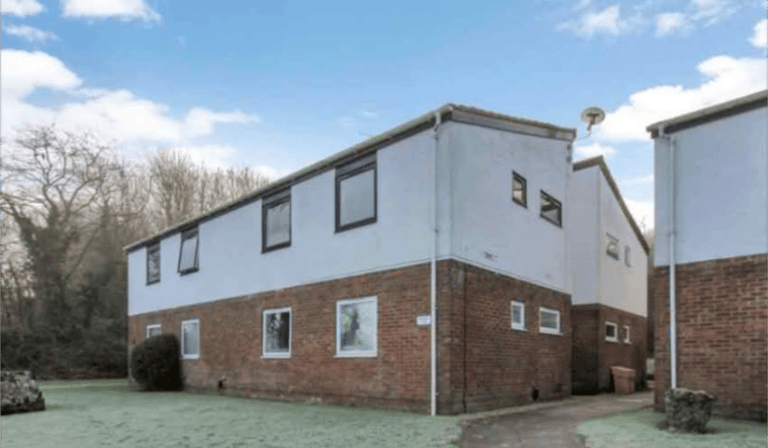 Spacious 1-Bedroom first floor Flat – Excellent Location Between Town Centre & Old Town