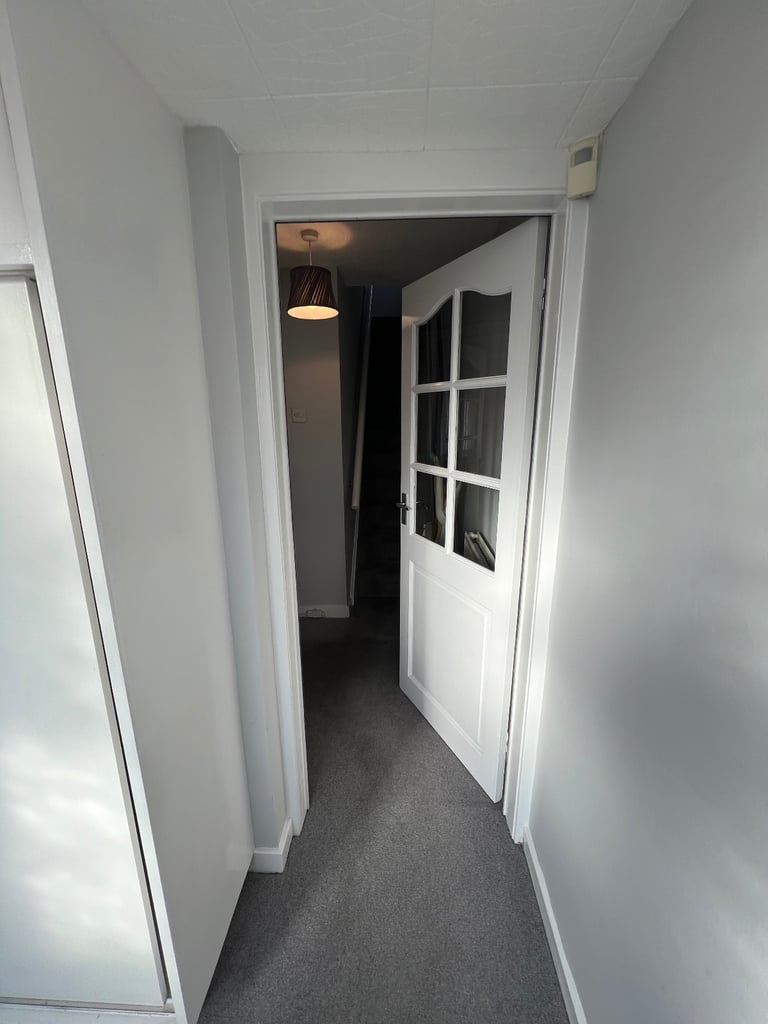 3 Bedroom Semi-Detached Home — Furnished – Wednesbury (WS10) Available now