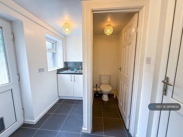3 bedroom house in Bankside Road, Manchester, M20 (3 bed) (#2669832)