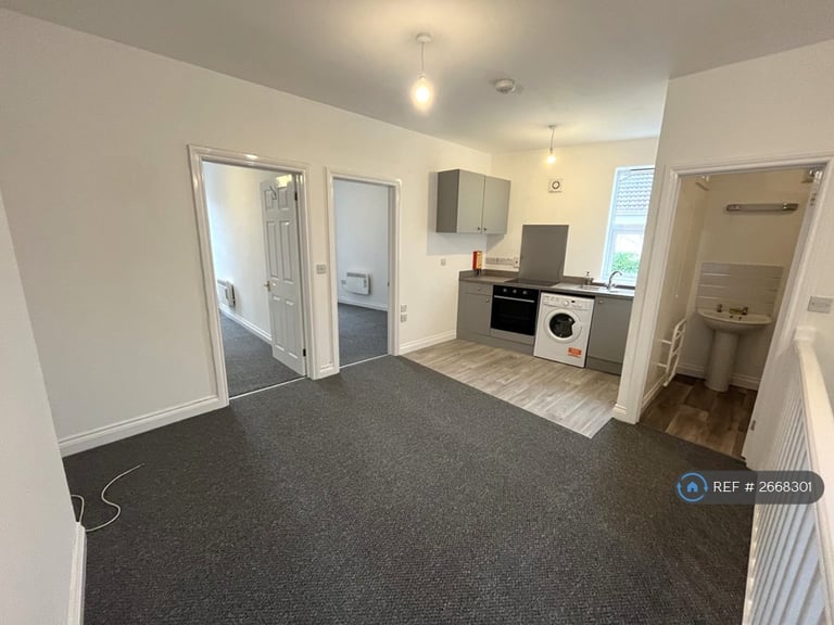 2 bedroom flat in Birkin Street, Bristol, BS2 (2 bed) (#2668301)
