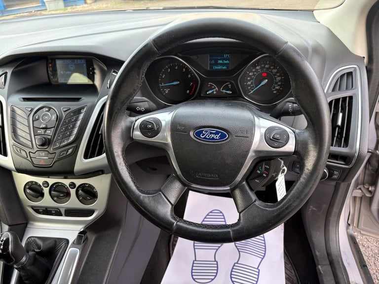 2011 Ford Focus 1.6 125 Zetec 5dr HATCHBACK Petrol Manual