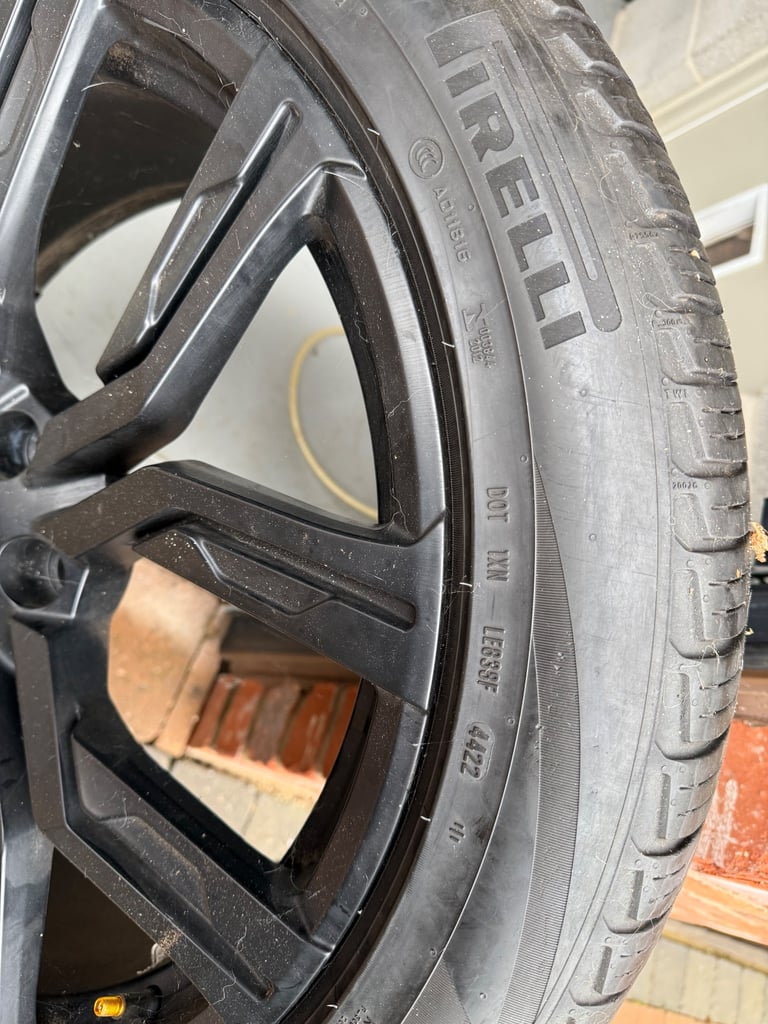 Land Rover defender firelli  alloy wheels 285/45 R22