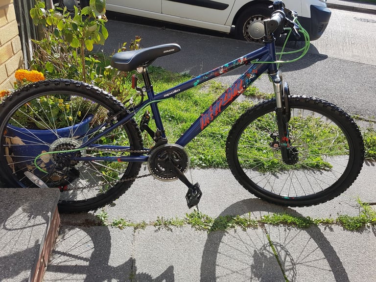 BOYS 24" WHEEL FRONT SUSPENSION BIKE 13" FRAME IN CLEAN CONDITION