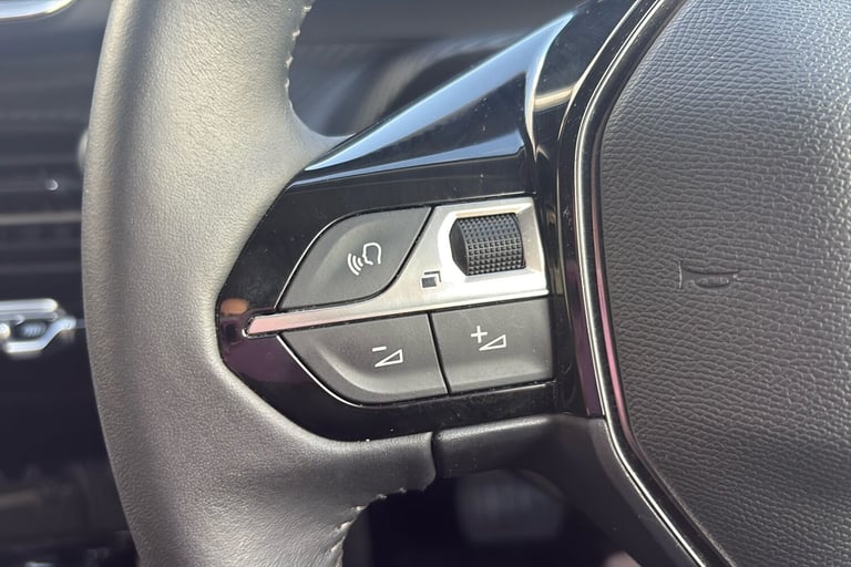  Peugeot E 2008 50kwh Allure Premium Suv 5dr Electric Auto 7kw Charger 136 Ps