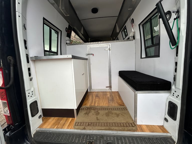 Renault Master 3.5T horse box Van 2012