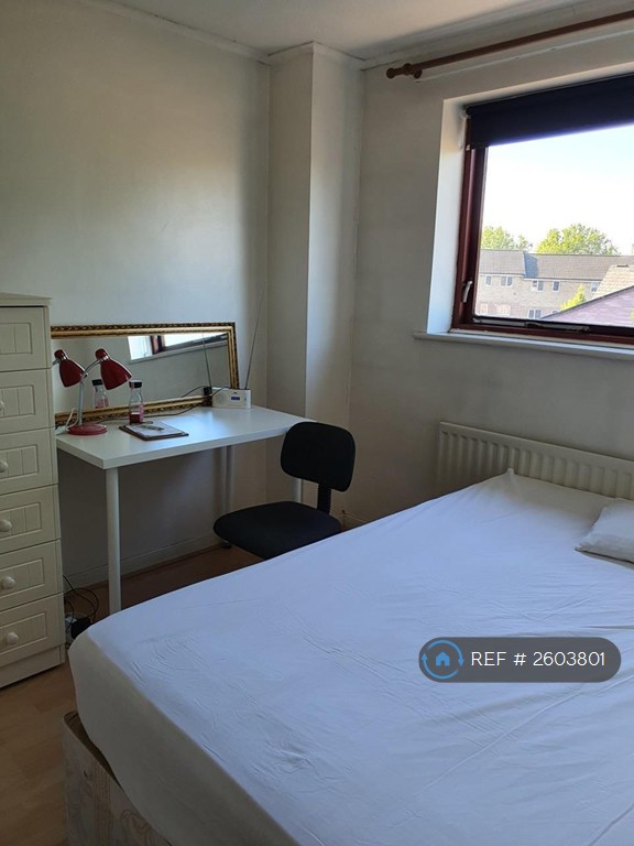 3 bedroom house in Smith Close, London, SE16 (3 bed) (#2603801)