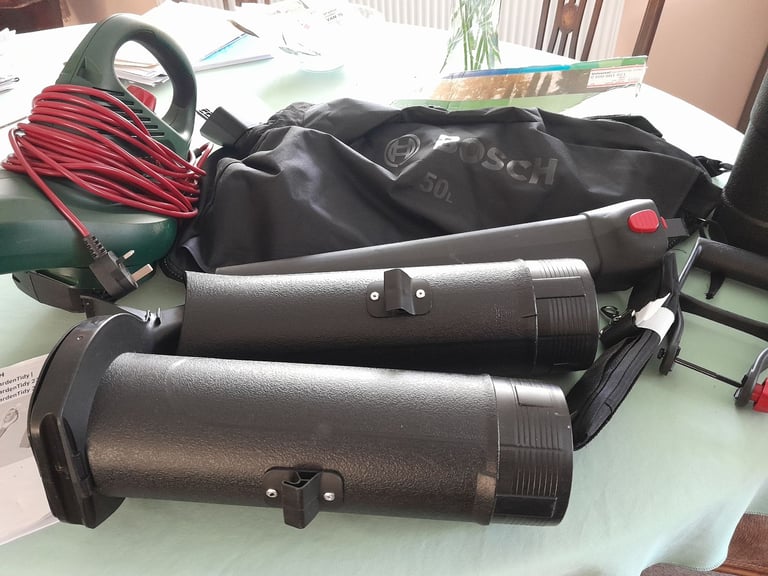 BOSCH Universal Garden Tidy 3000