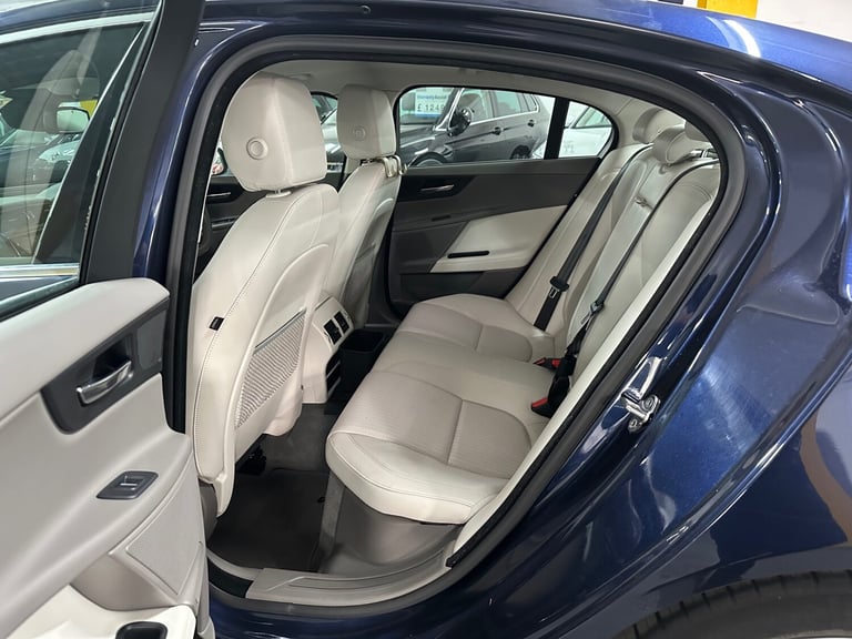 2016 Jaguar XE 2.0d Portfolio Euro 6 (s/s) 4dr SALOON Diesel Manual