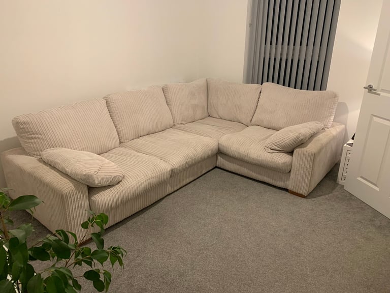 Corner Sofa For In Milton Keynes
