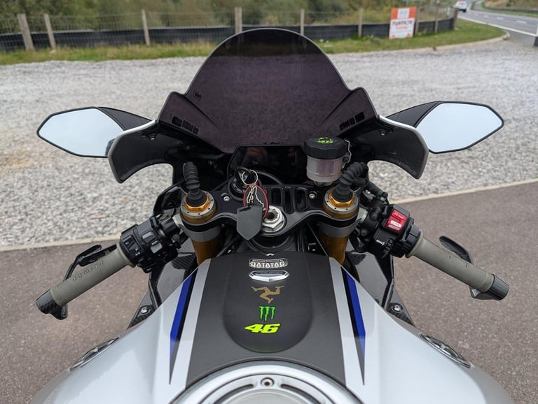 2016 YAMAHA YZF-R1M