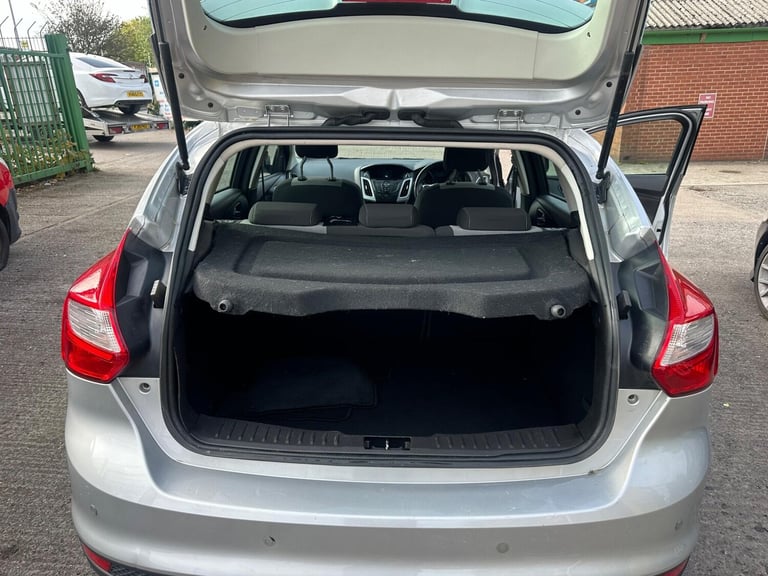 2011 Ford Focus 1.6 TDCi Zetec Euro 5 (s/s) 5dr HATCHBACK Diesel Manual