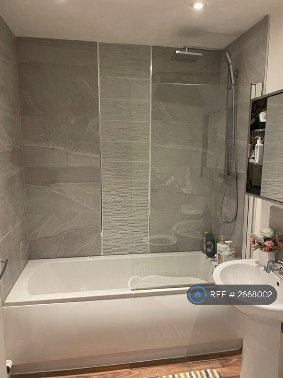 3 bedroom house in Christie Lane, Salford, M7 (3 bed) (#2668002)