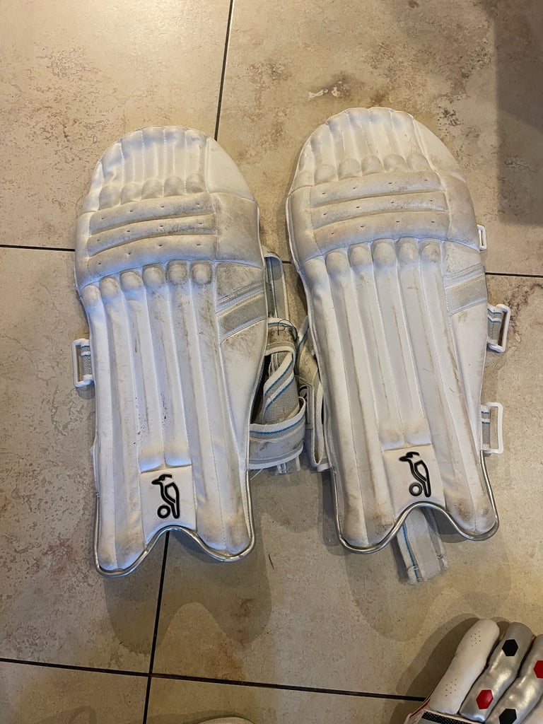 Complete junior/youth cricket gear