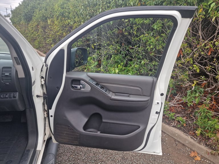 2012 Nissan Navara Double Cab Pick Up Outlaw 3.0dCi V6 231 4WD Auto PICK UP Diesel Automatic