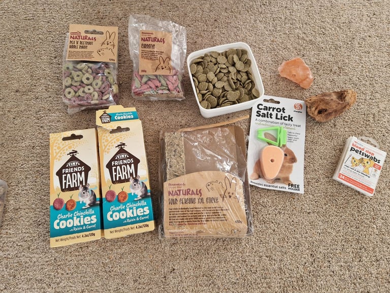 Rabbit hutches, Outside run, Food & Accessories 