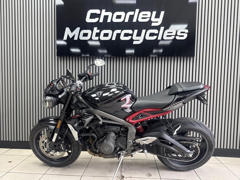 2023 Triumph Street Triple 765R Black, Sport naked 3855 miles