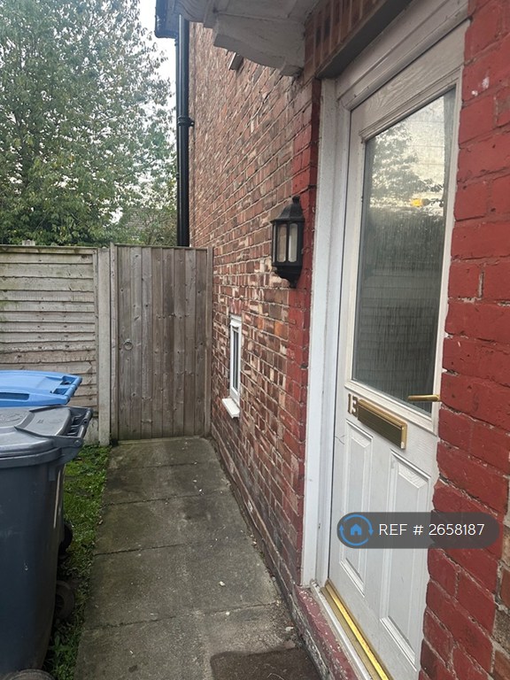 1 bedroom in Cypress Road, M308jx, M30 (#2658187)