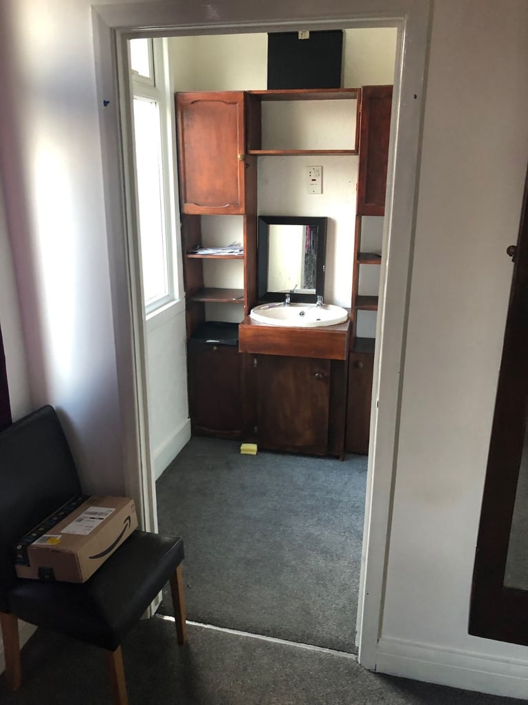 Modern 1-Bedroom Apartment – Bills Included – Excellent Location Near Romford Station