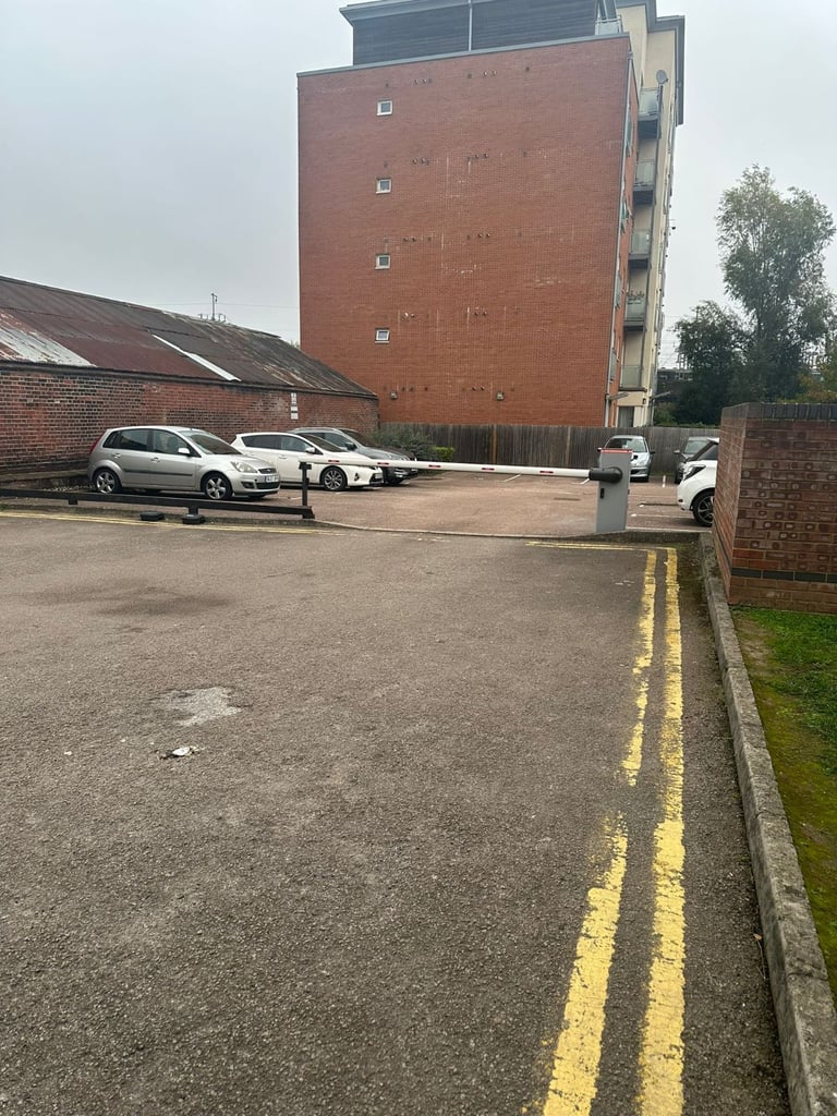 2 Bed Split Level Flat in Central Reading (RG1)