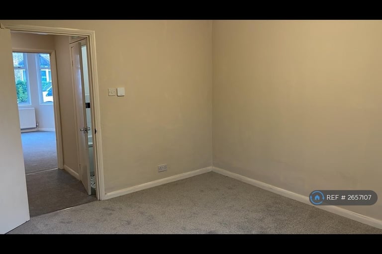 2 bedroom flat in Church Road, Guildford, GU1 (2 bed) (#2657107)