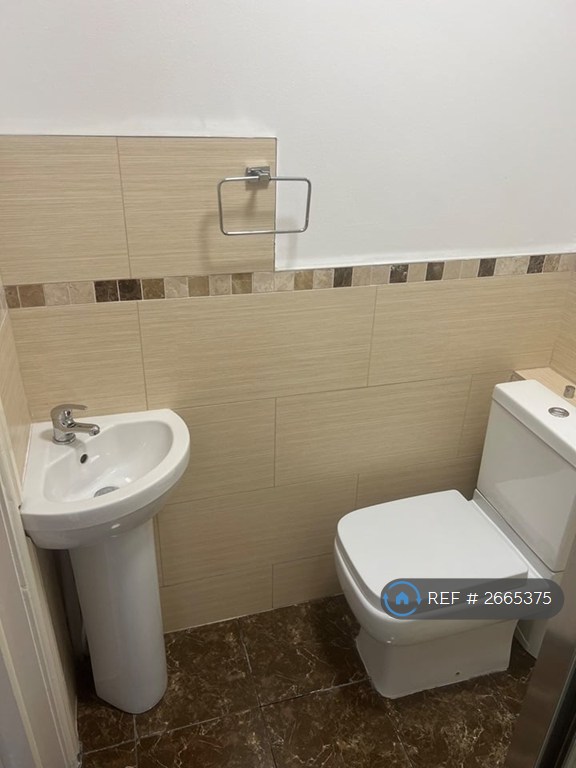 2 bedroom flat in Elmsley Road, Liverpool, L18 (2 bed) (#2665375)