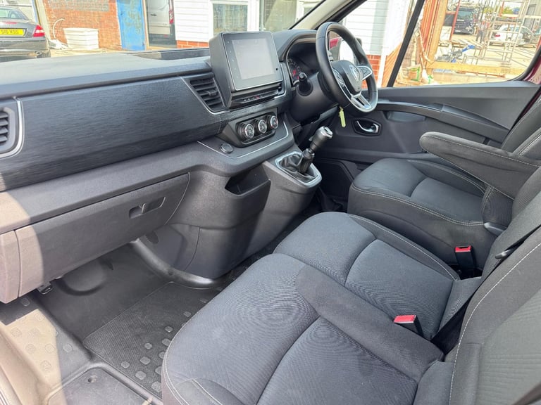 2022 Renault Trafic 2.0 DCI Sport 150BHP LL30 LWB. Same as Nissan Primastar. 