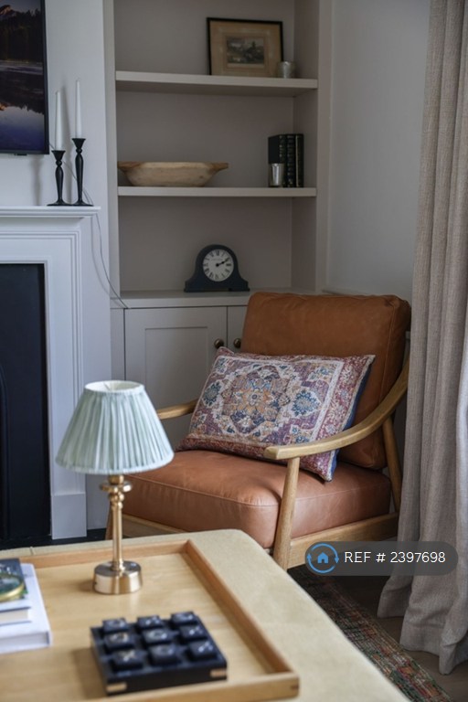 3 bedroom flat in High Street, Harpenden, AL5 (3 bed) (#2397698)