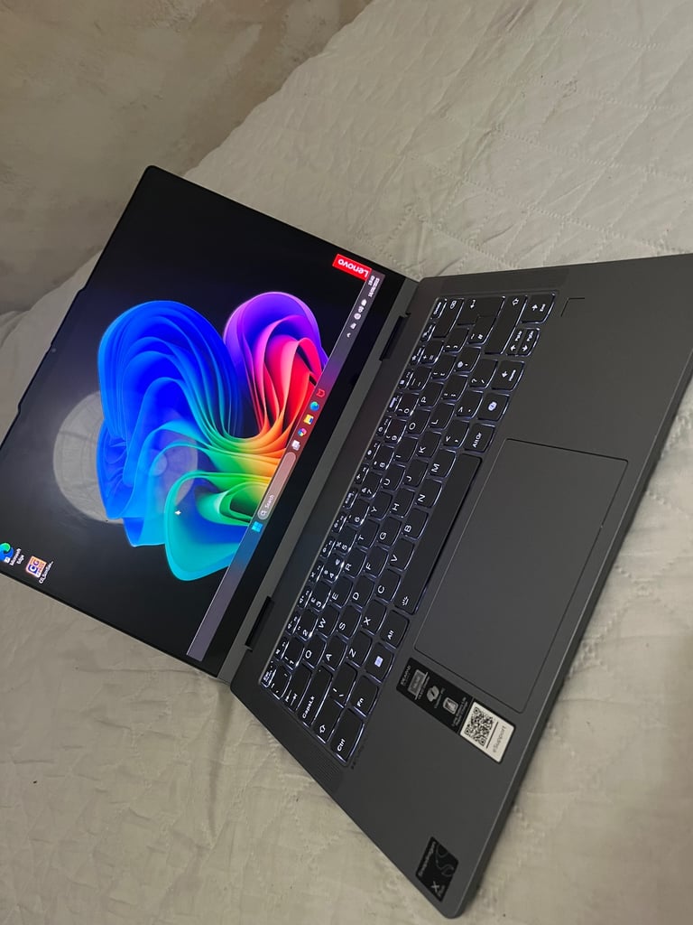Lenovo OLED laptop Touchscreen 2in1 8 core processor 16gb ram 512gb ssd 