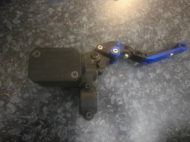 image for Yamaha yzfr125 front brake reservoir 