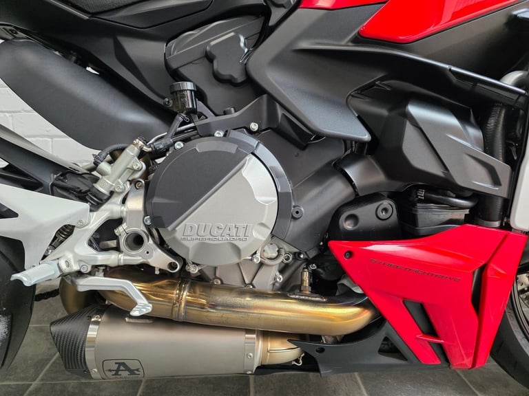 Ducati Streetfighter 955 V2